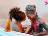 Alt girls Anuskatzz and Stacy Bloom fists pussies during lesbian sex in a tub - Photo #4