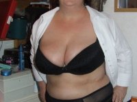 Granny Kinky Carol reveals her huge tits and phat ass in black lingerie - Photo #10