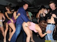 A groups of drunk chicks coordinate the craziest group sex scene - Photo #3