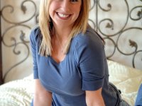 Glamour babe with a beautiful smile Kaitlyn toys her shaved pussy on her bed - Photo #1