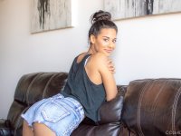 Latina amateur Jameika Turner removes denim shorts while getting bare naked - Photo #2