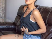 Latina amateur Jameika Turner removes denim shorts while getting bare naked - Photo #3