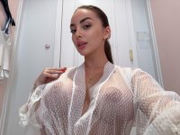 Beautiful amateur babe Ivanka Peach VIP unveils her lovely big tits and poses - Photo #16