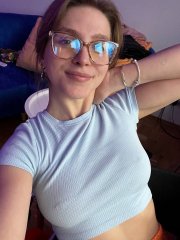 OnlyFans babe Missstefania shows her pretty face & hot body in a compilation