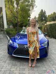 Amateur girlfriend Riley Star unveils her tits & plays with her twat in a car