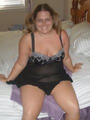 Amateur BBW Gangbang Momma has her pussy shaved before sucking off a cock