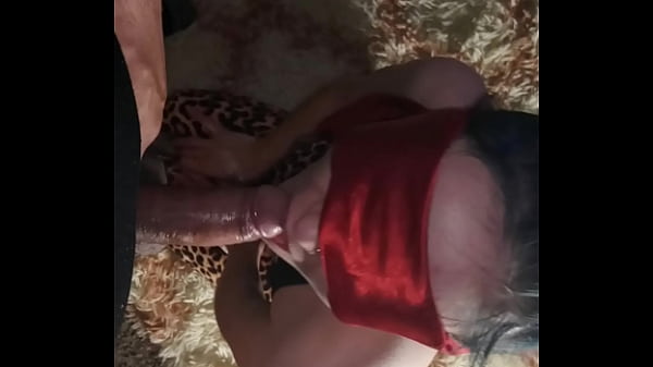 Blindfold blowjob fun with Silky