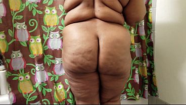 SEXY BLACK MATURE MILF WASHES HER EBONY BBW BODY IN A HOT SHOWER