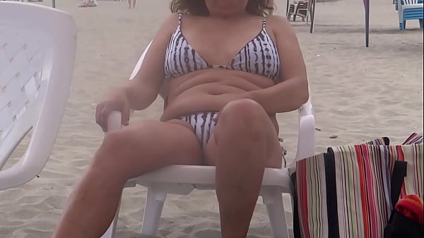 I cum in my stepmom's pussy, she puts on a bikini and goes out to the beach to show off