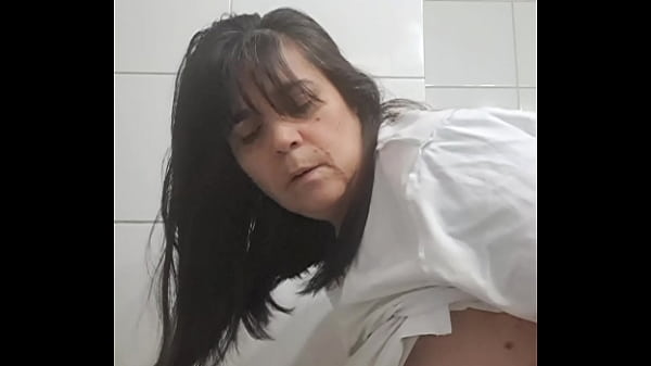 Mom fucked by surprise and creampie standby bathroom