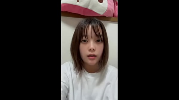 It's exciting to watch an ordinary amateur female college student touching her pussy and masturbating after a bath.