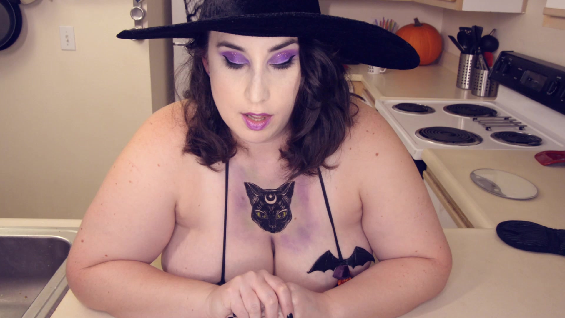 Kitty Leroux - Mommy Got Ghosted Taboo Halloween