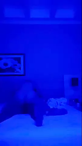 Otel Odasinda Sarisina Pompa