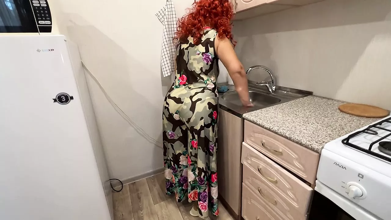 milf twists her big ass and hopes for anal sex
