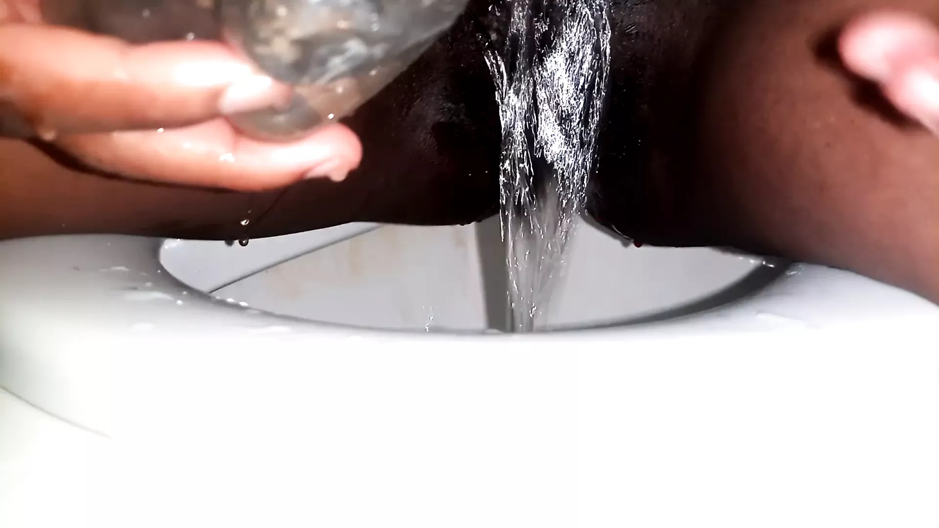 Pissing to catch a good fuck