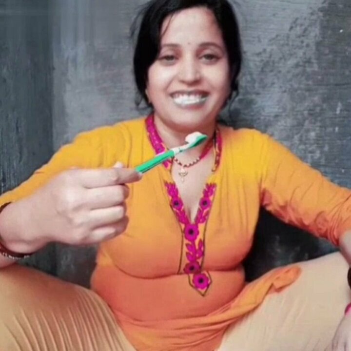 Batroom se nikal kar aai pati ne jabrjasti apne jija se chudwaya