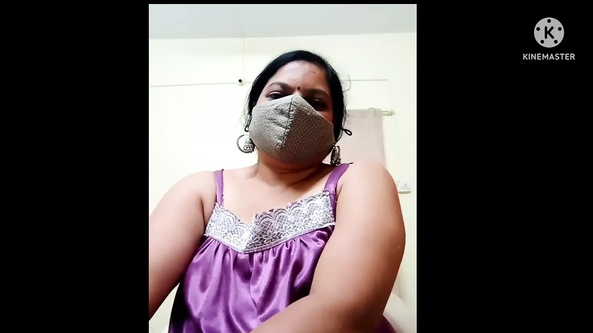 Marathi Divya aunty on webcam show and dirty talking with nude dance