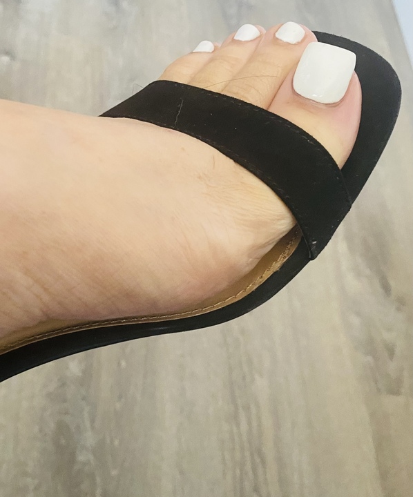 Oiled toes