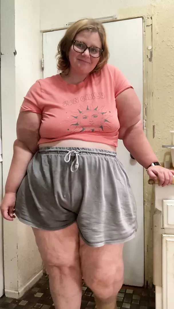 A shy sweet happy SSBBW showing off her Voluptuous curves
