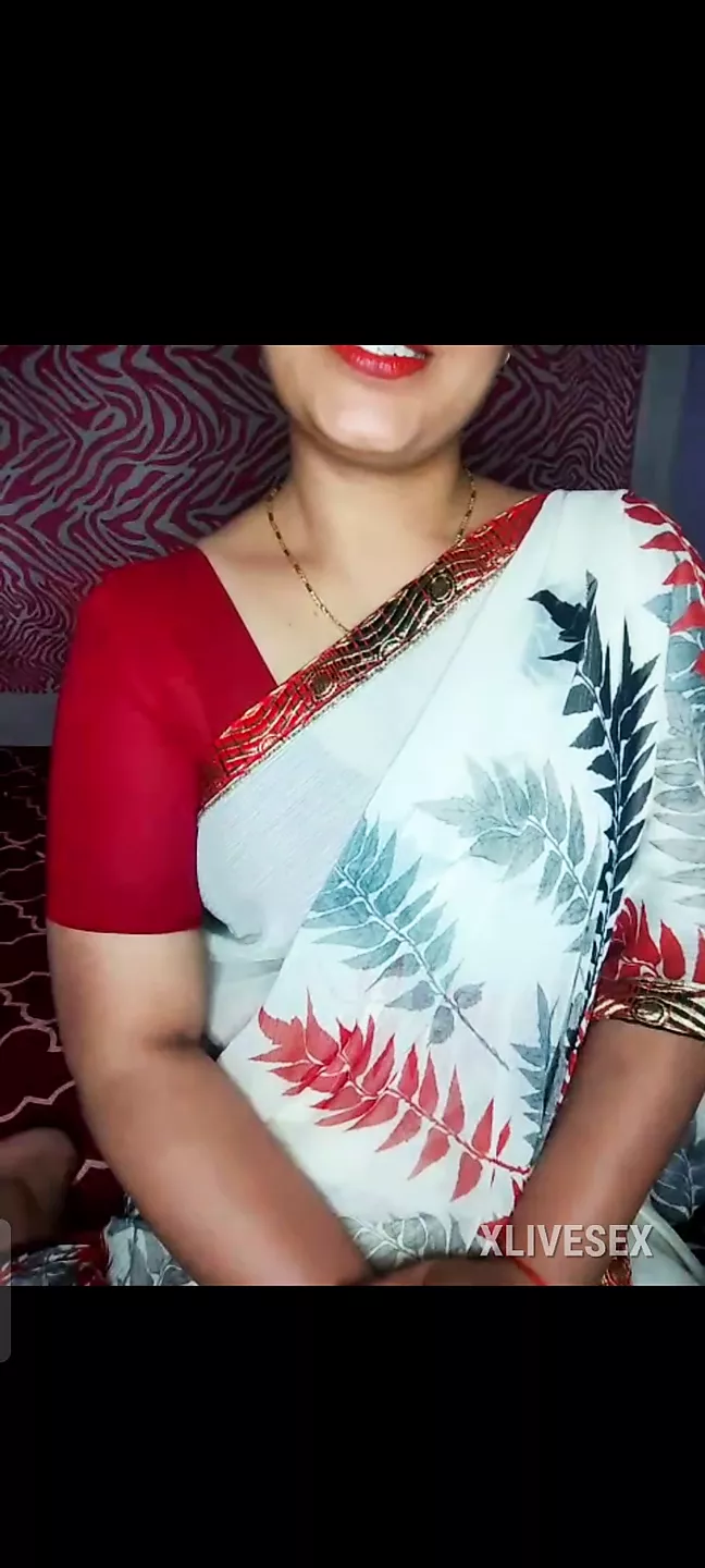 Desi Indian mature aunty natural tits and Big ass