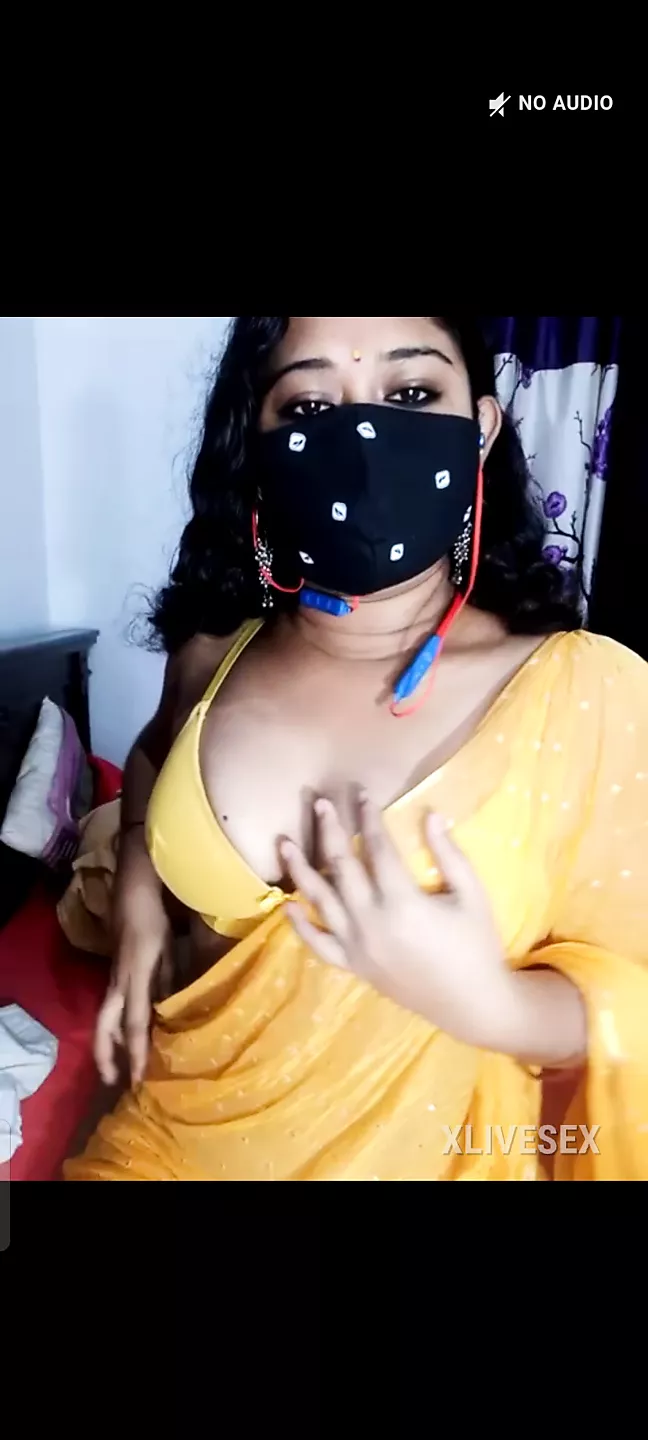 Desi Indian aunty with plastic didlo Dick with mouth
