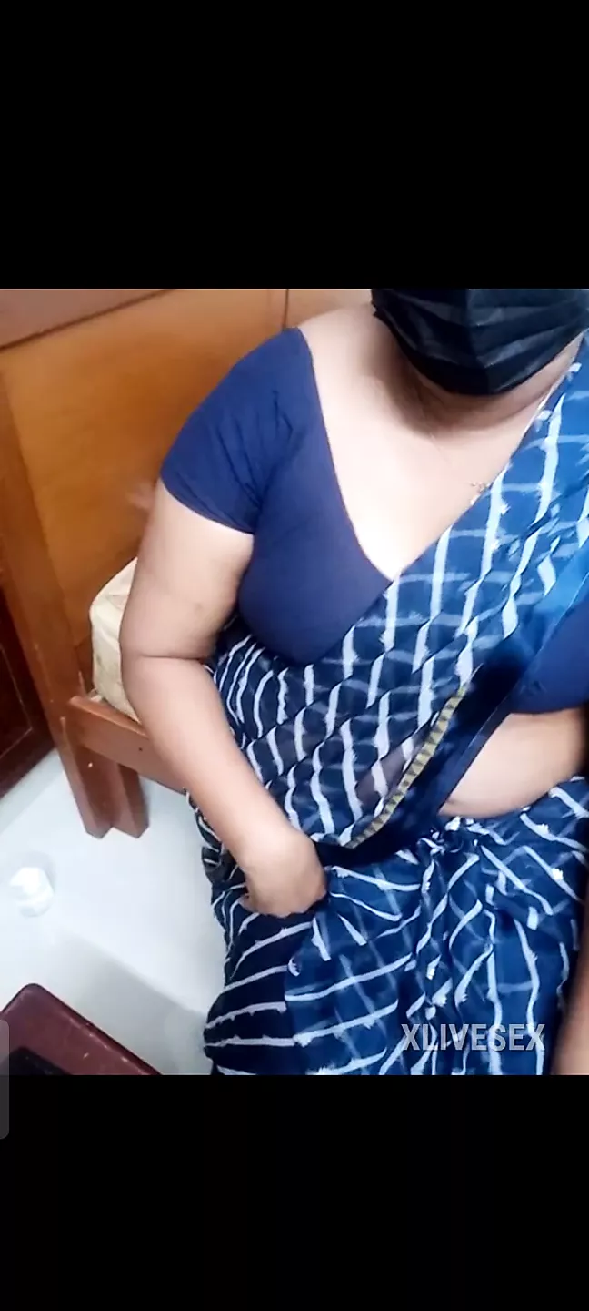 Naughty Indian aunty