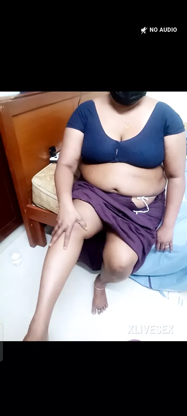 Desi Indian aunty with natural Big boobs