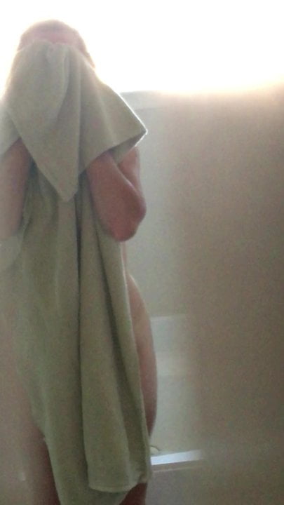 Sexy Tennessee wife voyeured getting out of the bath