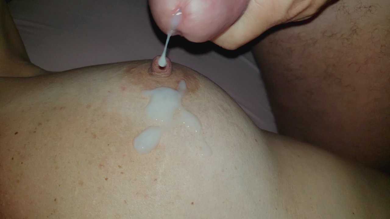 A LOT OF CUM IN MY WIFE BIG TITS