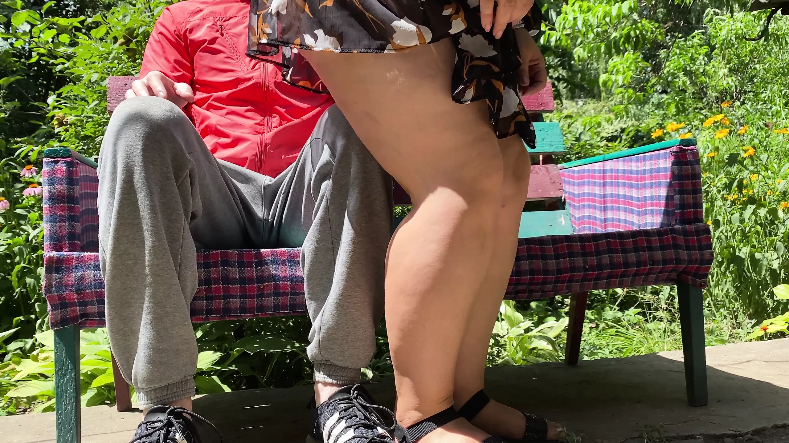 Gorgeous natural breasted cougar MILF gave me a golden shower in the park