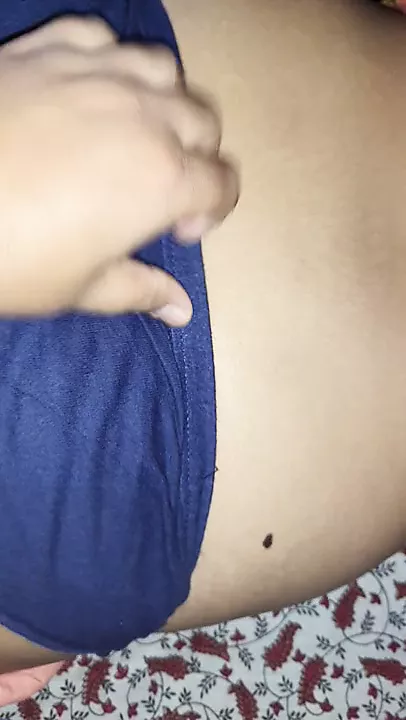 Maa ki gand ki malish ke bahane maze liye. Indian big ass
