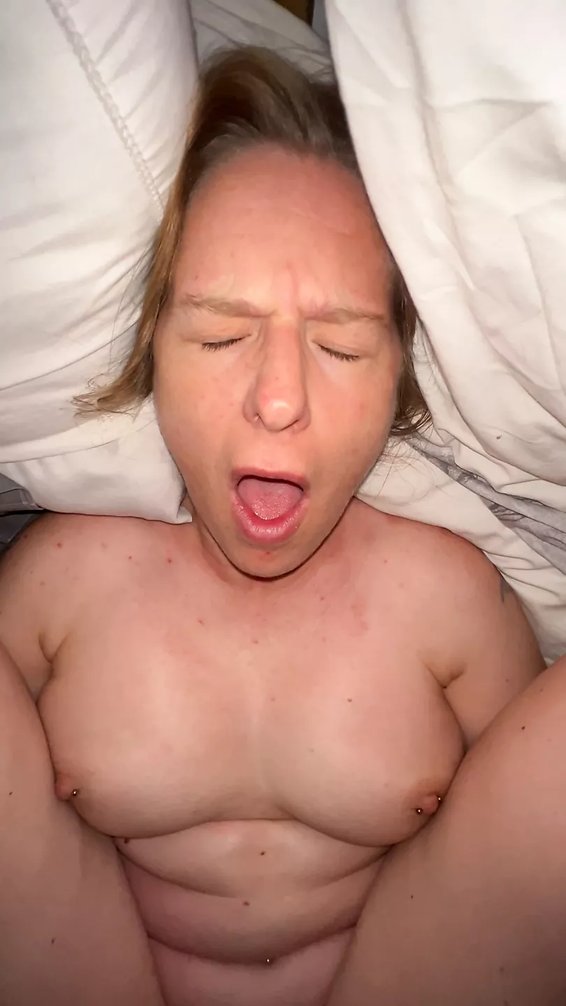 Mom shares bed and begs stepson not to cum in her, but enjoys his cock