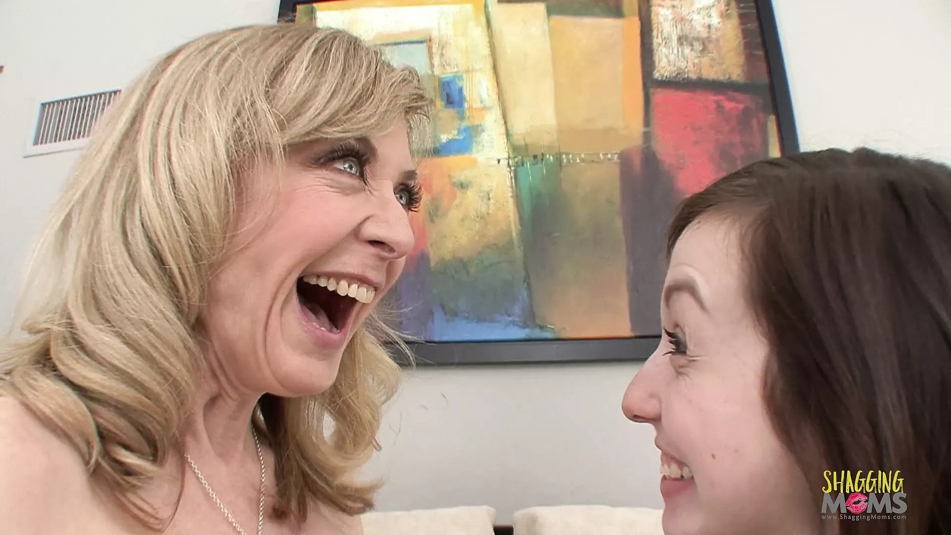 Slow, sensual and precise – Nina Hartley has lesbian sex in 69 position