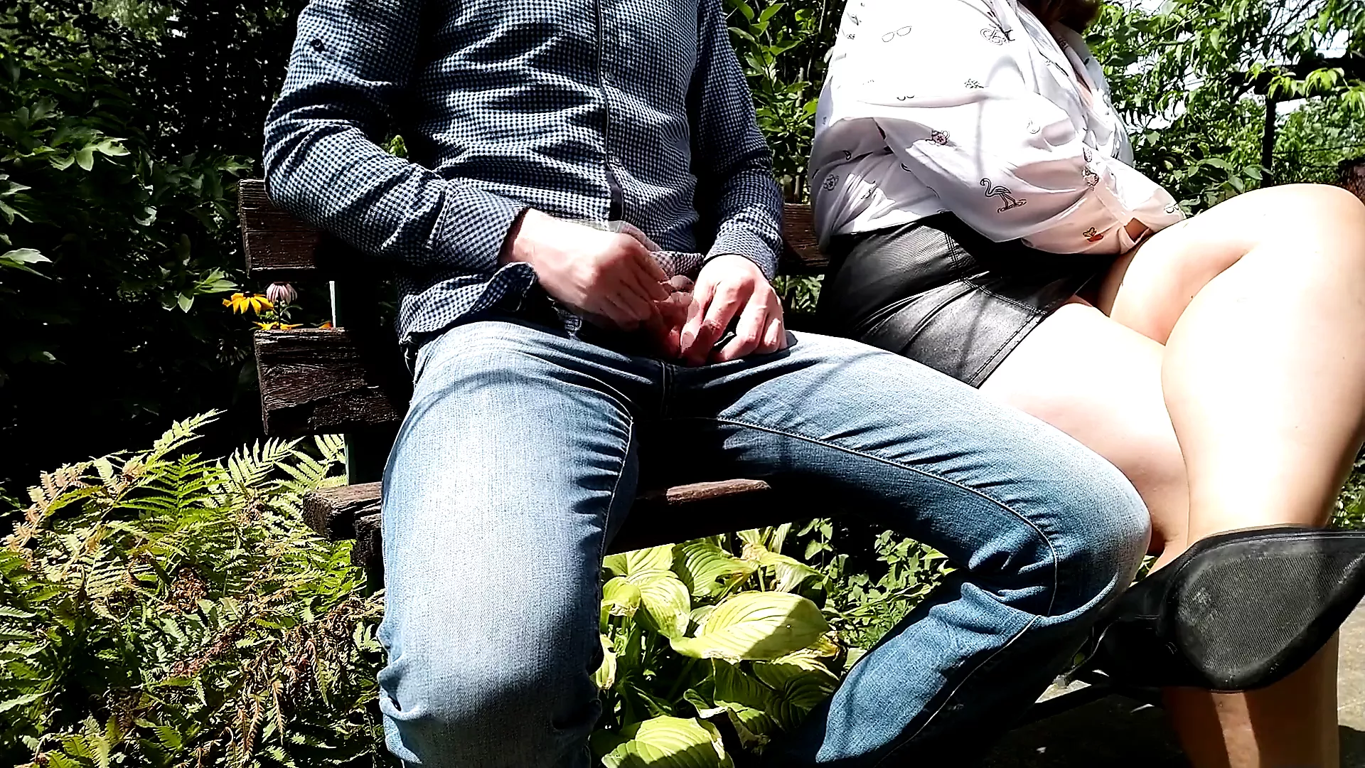Outdoor MILF Mom Lets Stepson Cum Quickly From Her Milking