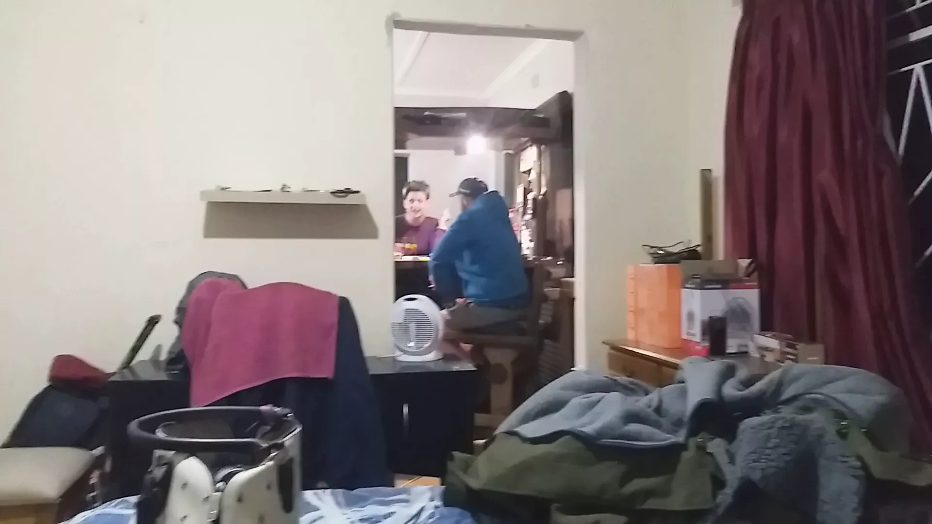 Chubby slut fingers herself at a houseparty inside the closid