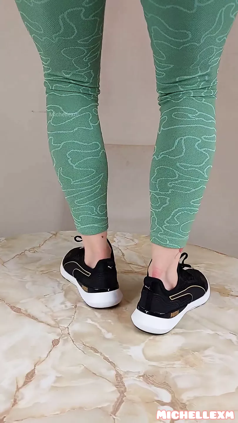 Sneaker unboxing and try on