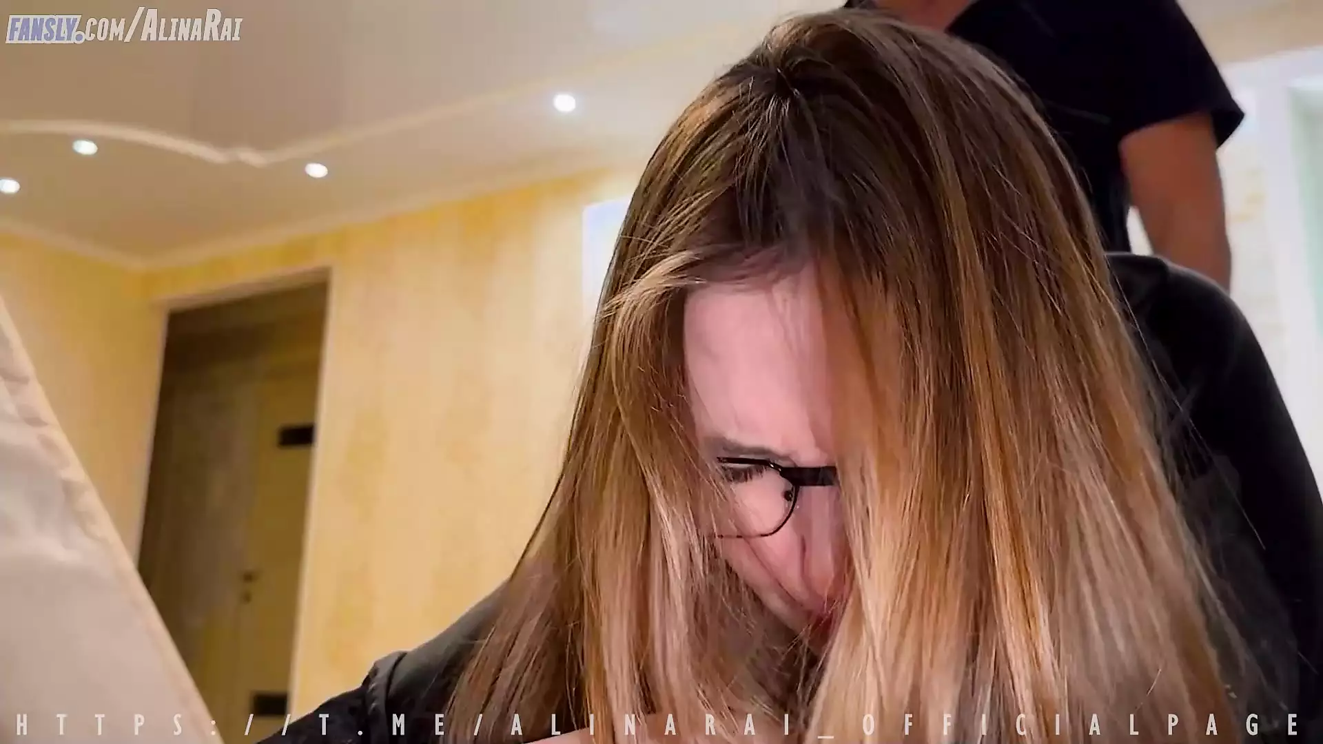 The stepson took advantage of the situation and filled his stepmother's pussy with thick sperm