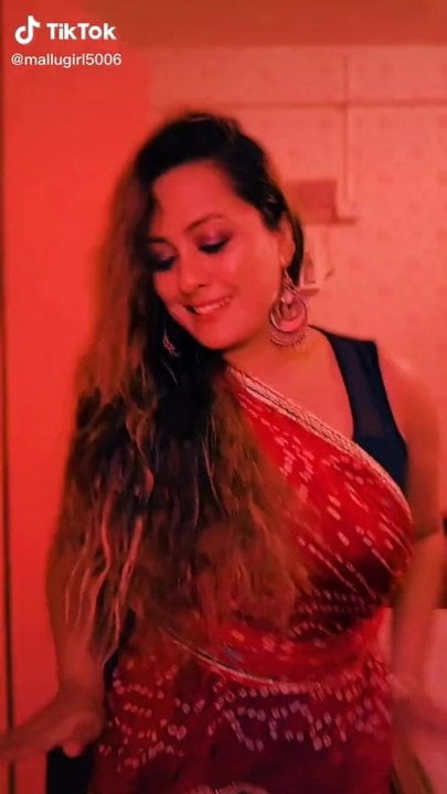 Bangladeshi Hot Aunty Dance