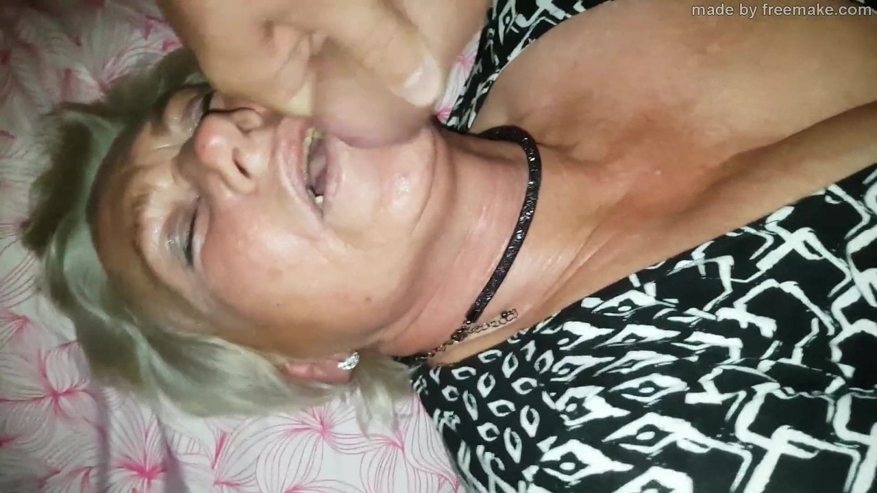 Oma ins Gesicht gespritzt... herrlich