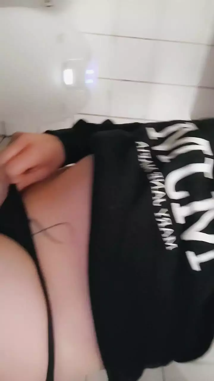 Milf tattoo masturbation