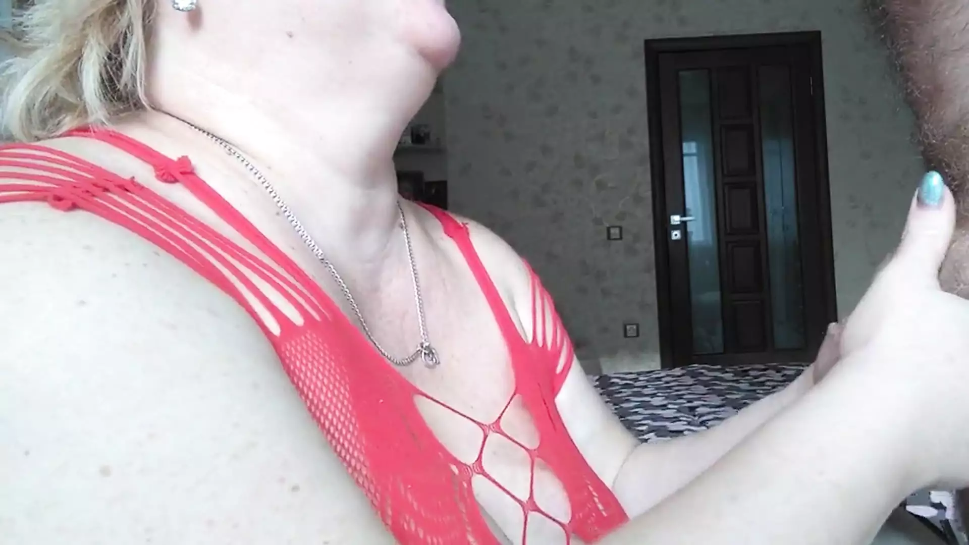 girlfriend loves to suck dick and take cum in her mouth