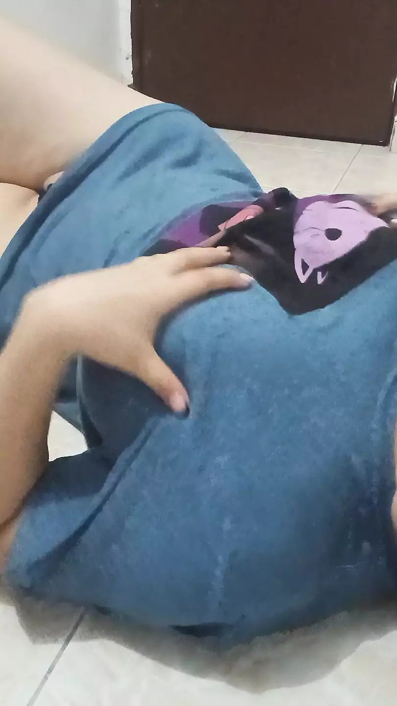 Family therapy: My stepsister masturbates and sends it to me