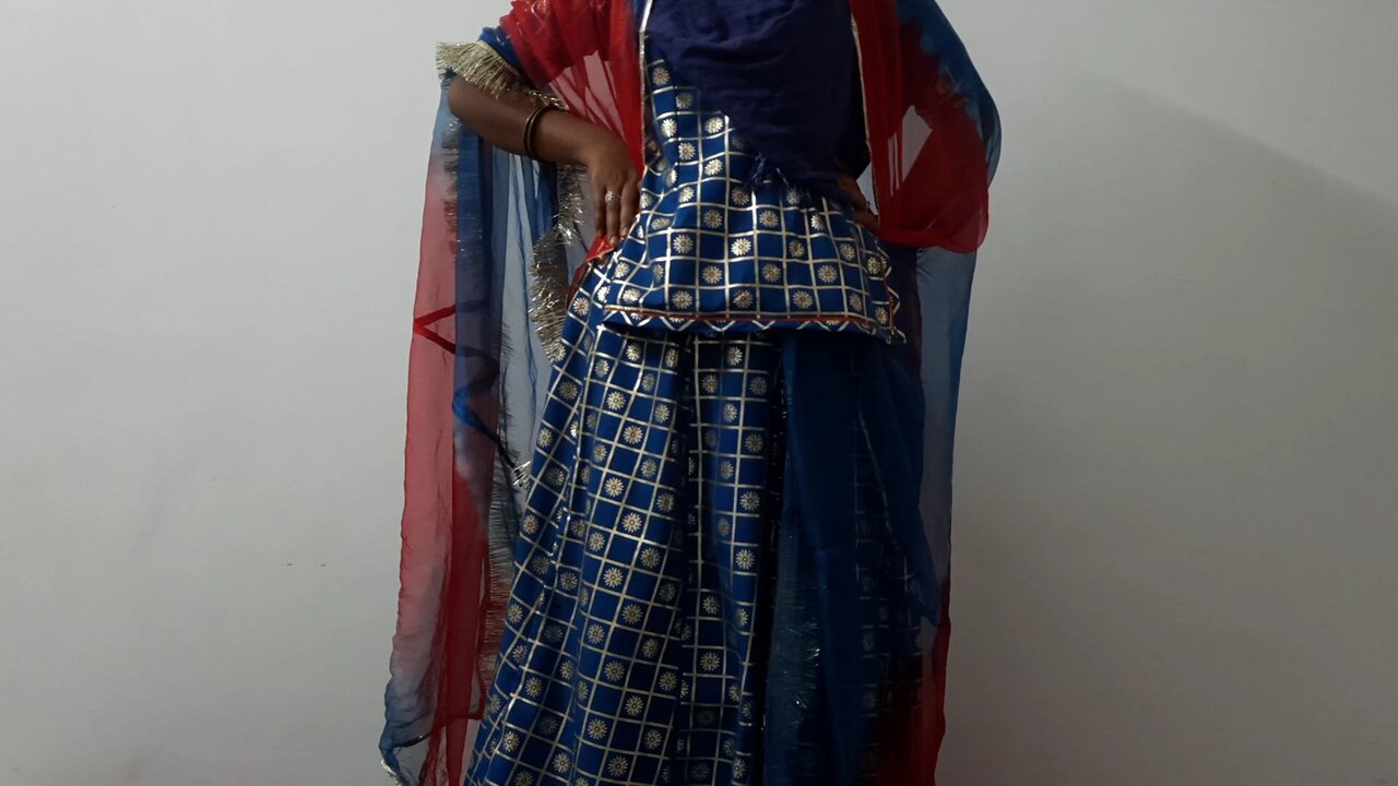 9 inch ka lund chaiye koi chodo mujhe , Desi indian girl ko choda room me bulakar fir chut me dala lund