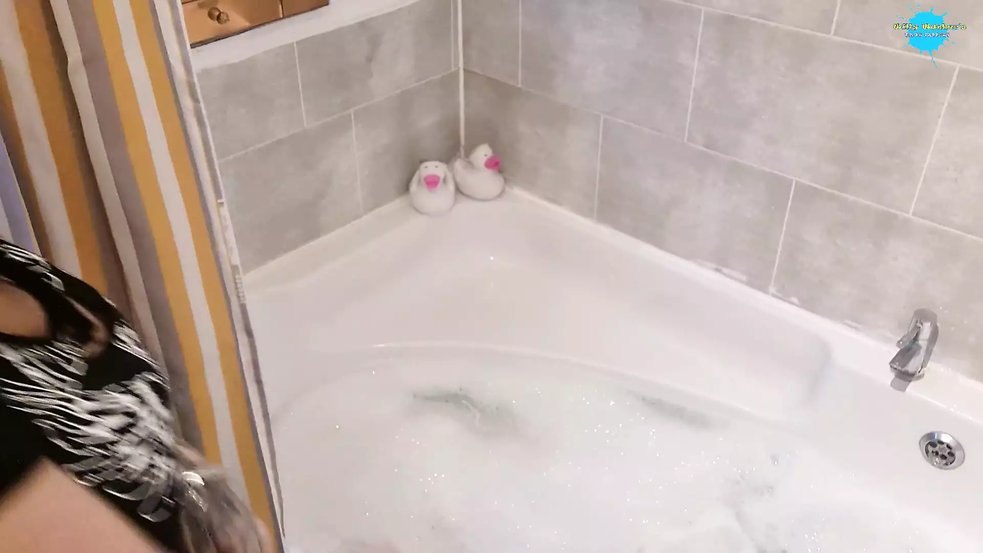 MILF Mrs Pinky Pussy in the bath