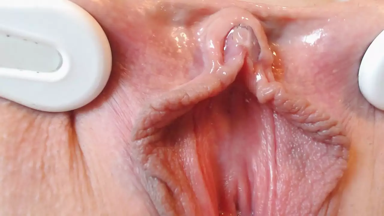 EXTREME CLOSE UP PUSSY