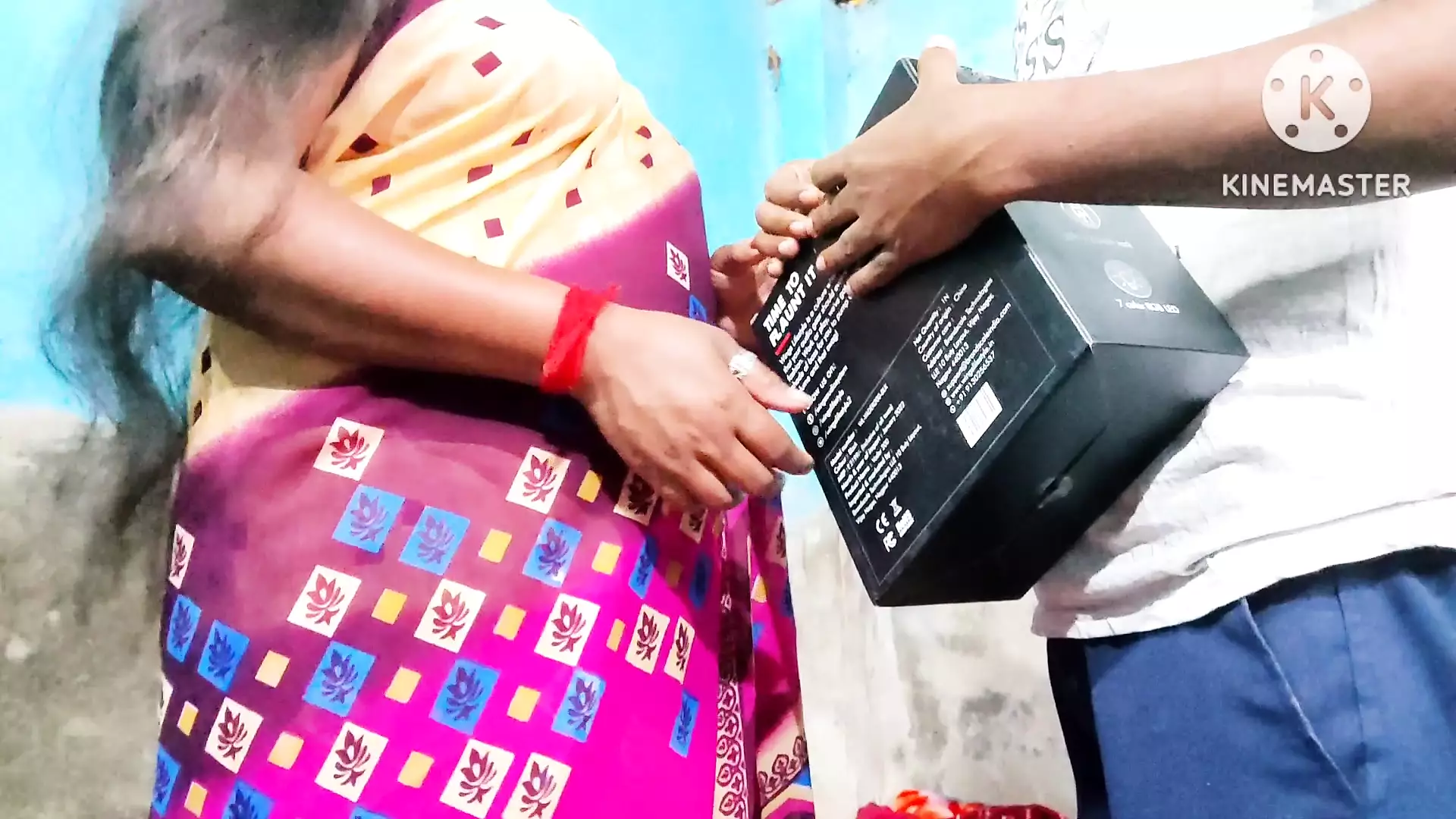 Step mom ne step son ki birthday per die gift with Hindi audio