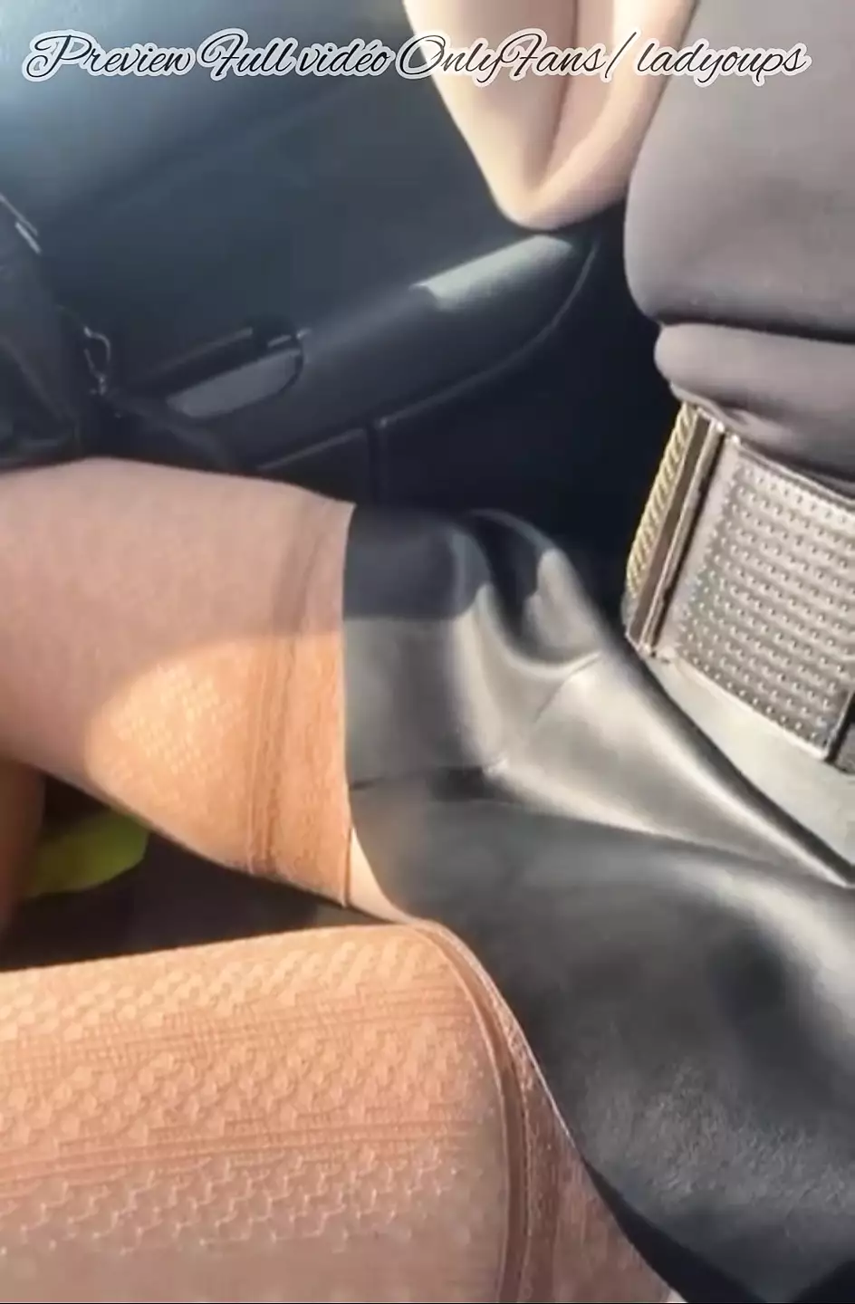 Under my leather mini skirt in car Lady Oups
