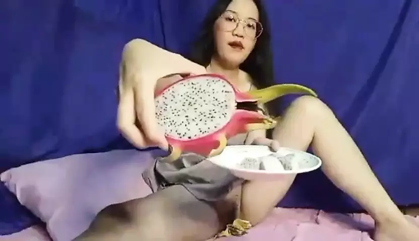 Super pussy and eating fruit 2