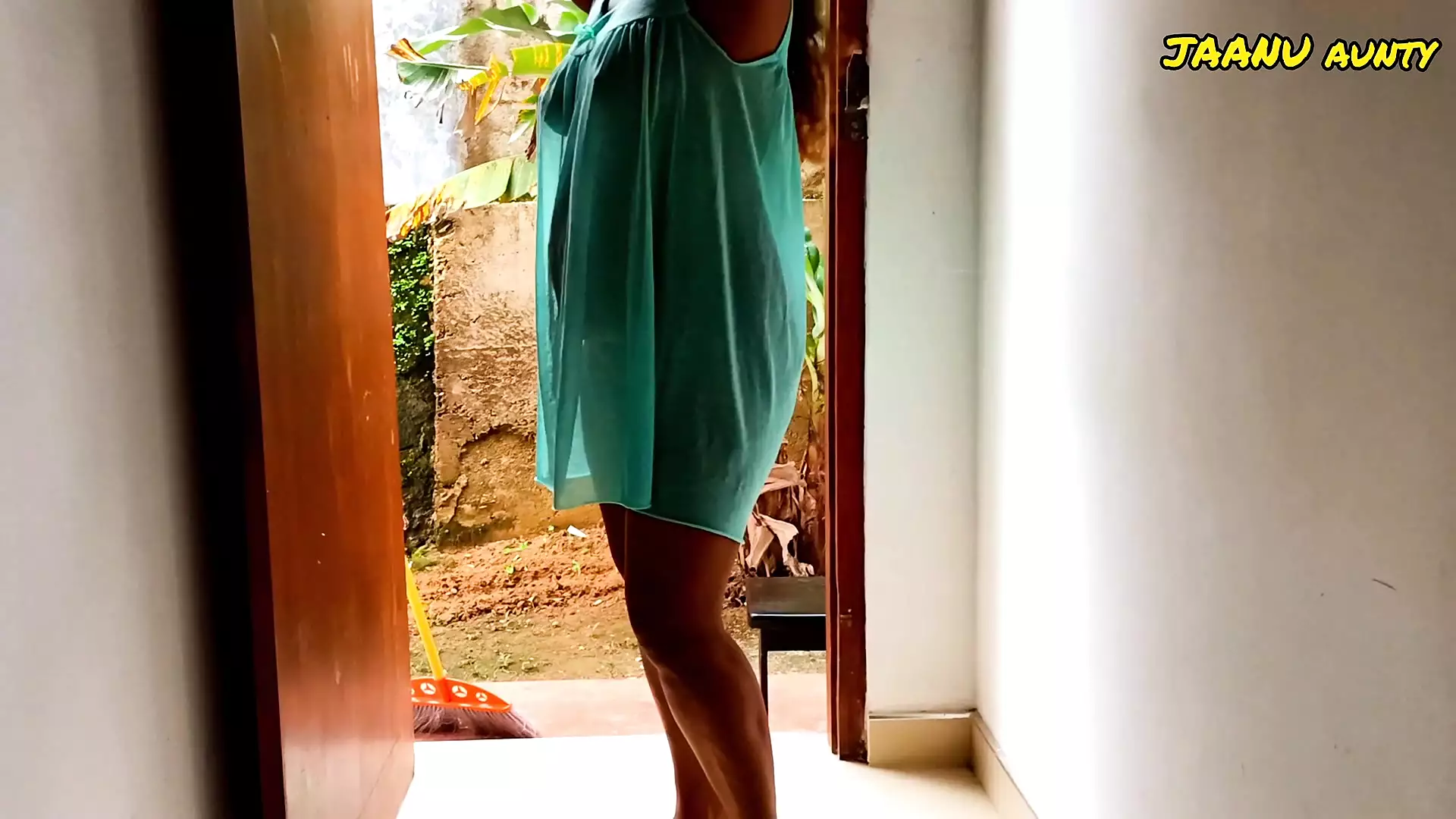 Curvy Indian Hot Aunty Jaanu Bathing