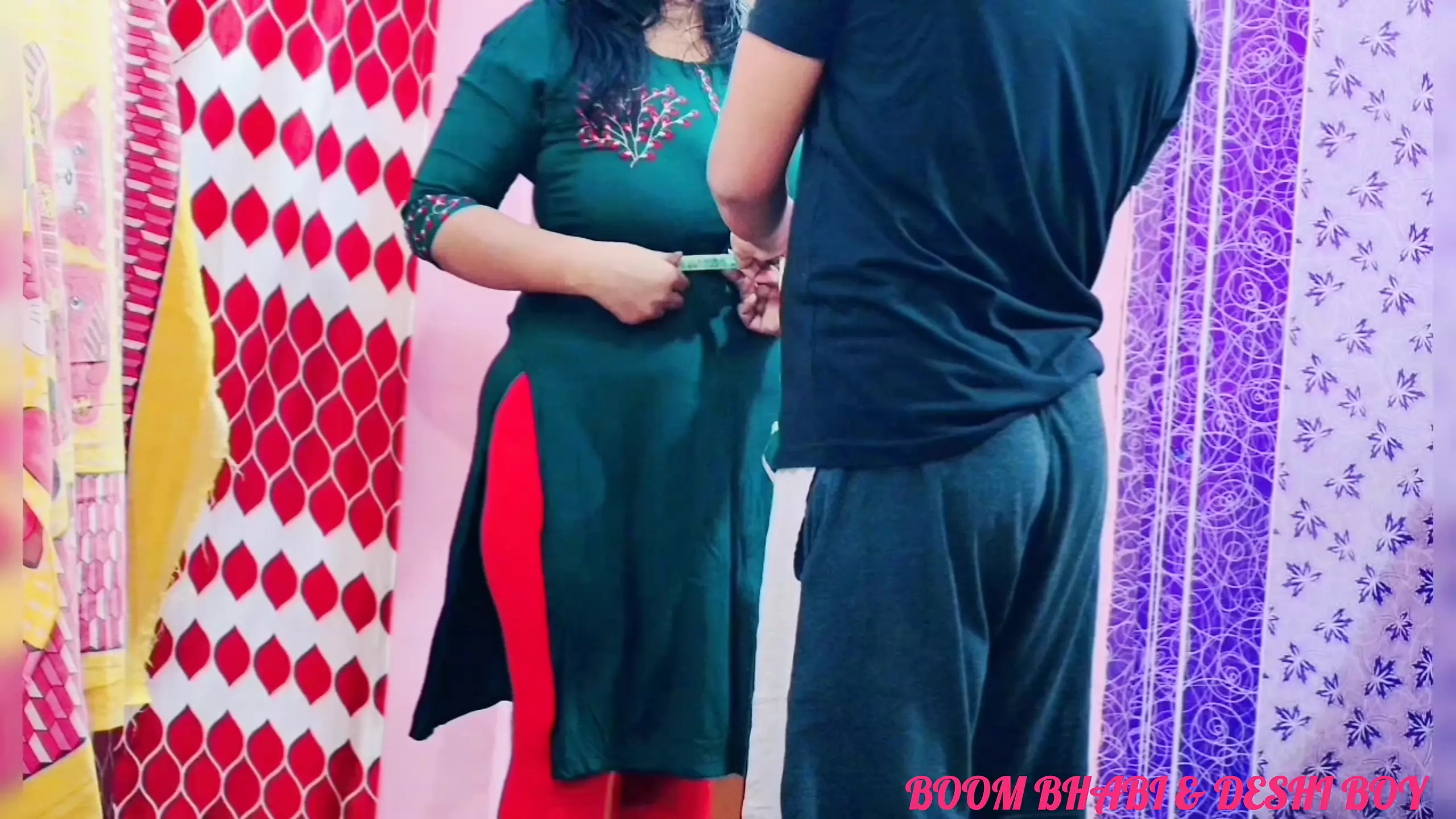 Deshi Bhabi ne jabardasti Tailor se chodwali Hindi talk